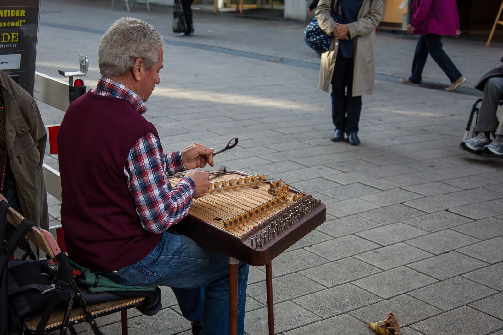 Canon EF 24-105mm F4L IS USM sample photo. Cimbalom, dulcimer, stringed instrument photography