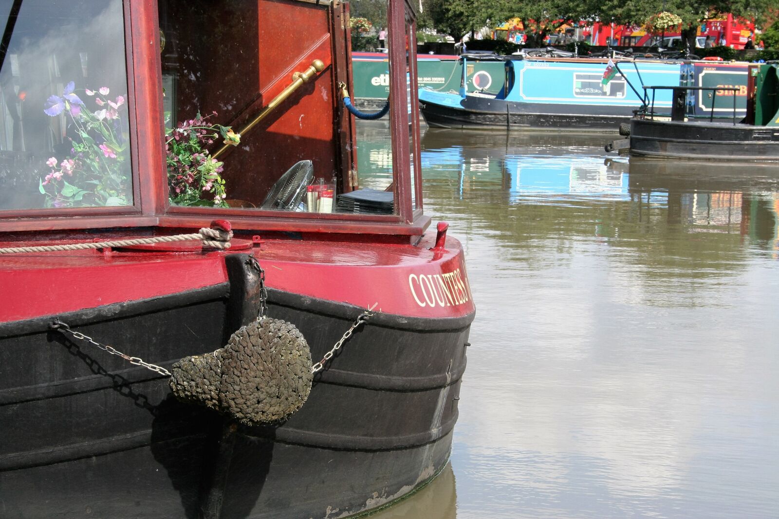 Canon EOS 350D (EOS Digital Rebel XT / EOS Kiss Digital N) sample photo. Boat, river, barge photography
