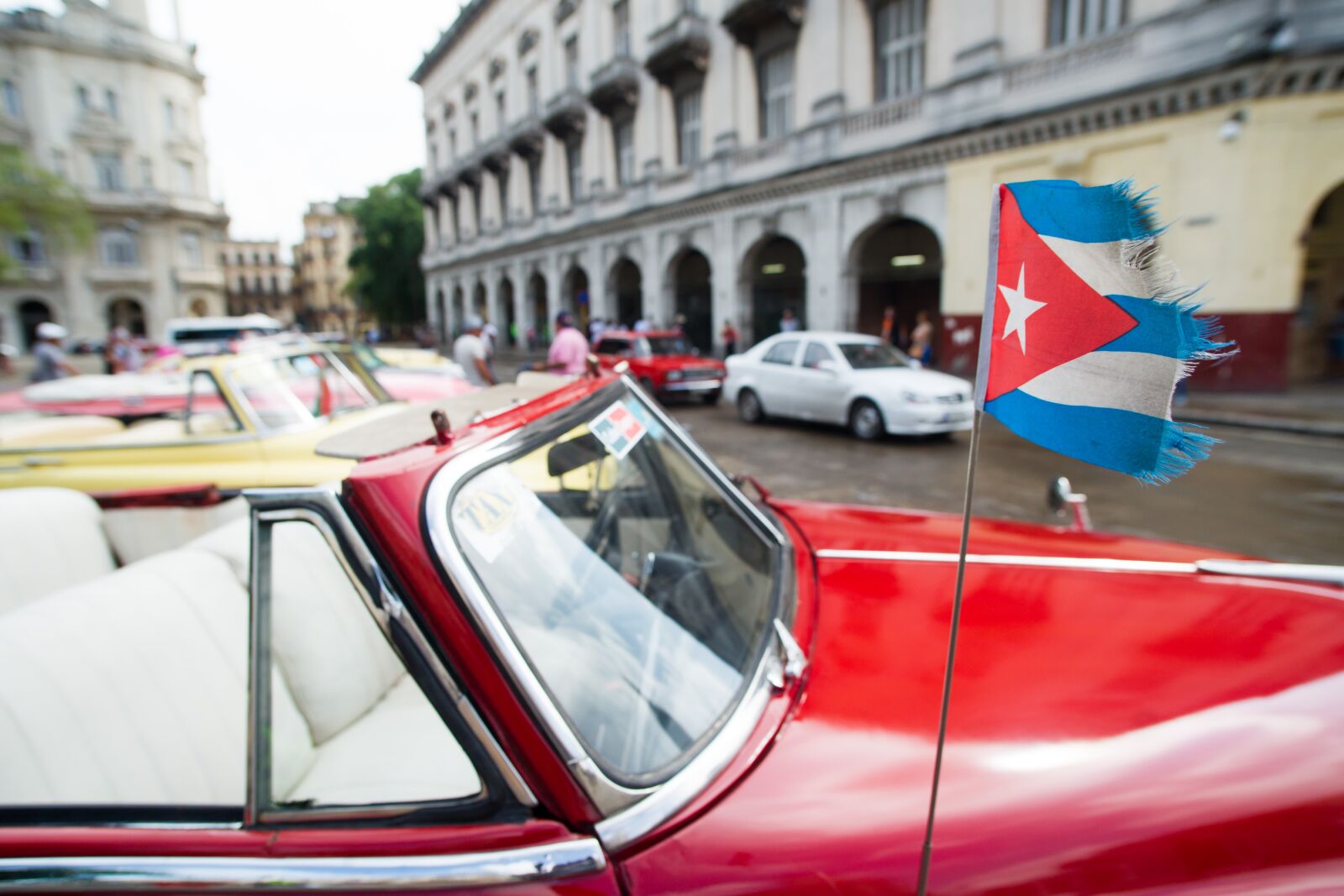 Sony Alpha DSLR-A850 sample photo. Car, cuba, flag photography
