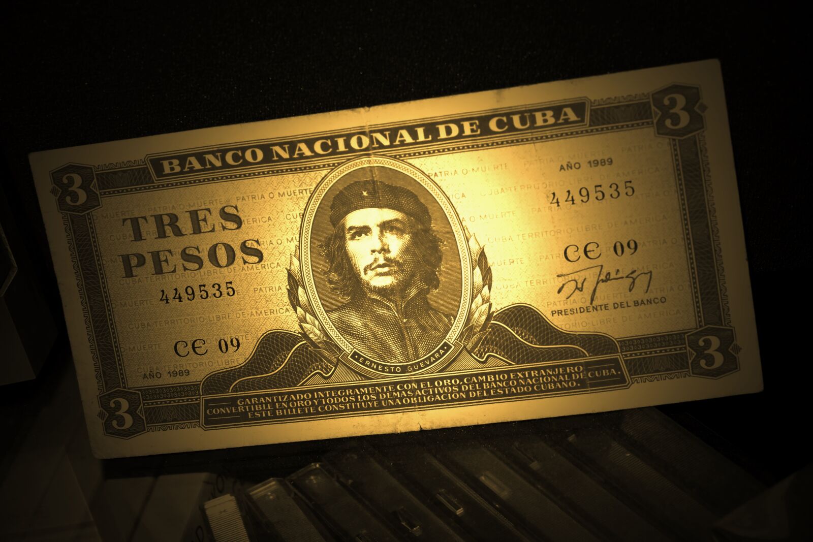 Canon PowerShot G3 X sample photo. Dollar bill, che guevara photography