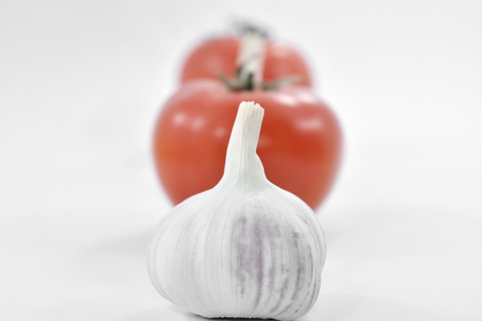 Nikon D5500 sample photo. Tomatoes, organic, garlic, still photography