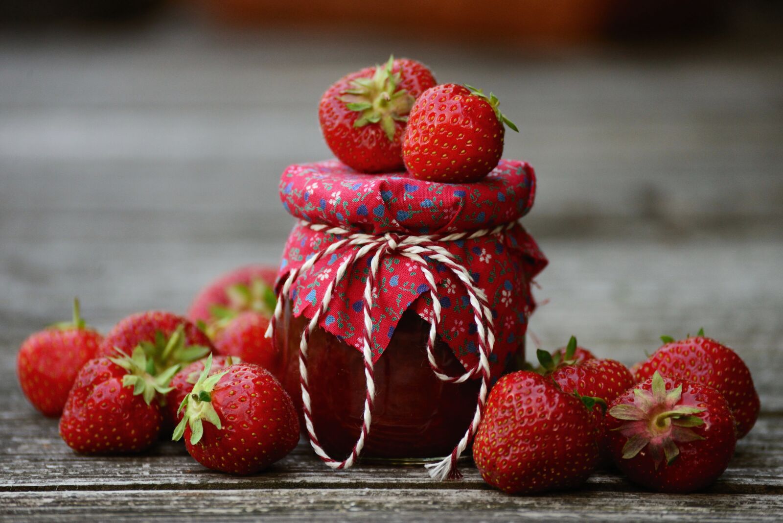 Nikon D610 sample photo. Strawberries, strawberry jam, fruit photography