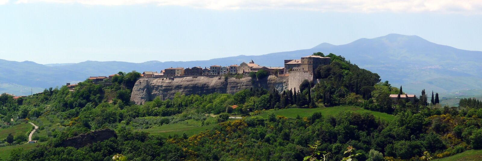 Panasonic Lumix DMC-LX5 sample photo. Trevinano, viterbo province, landscape photography