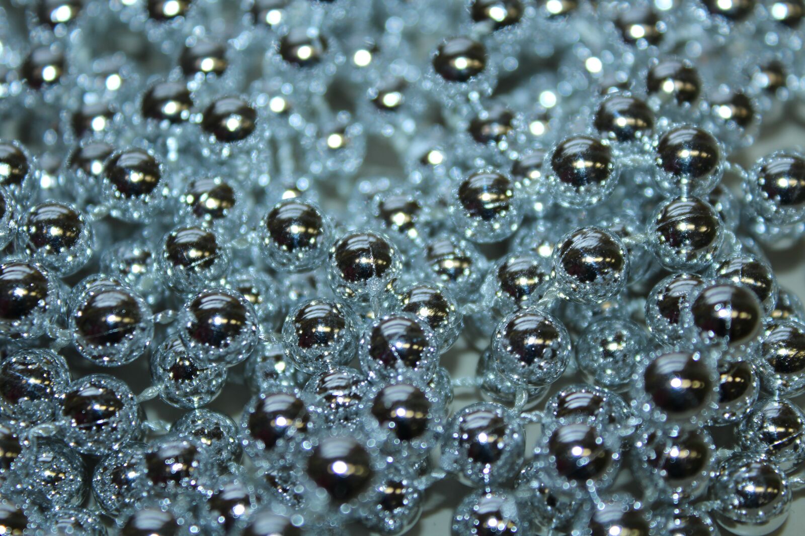 Canon EOS 1200D (EOS Rebel T5 / EOS Kiss X70 / EOS Hi) sample photo. Beads, the background, texture photography