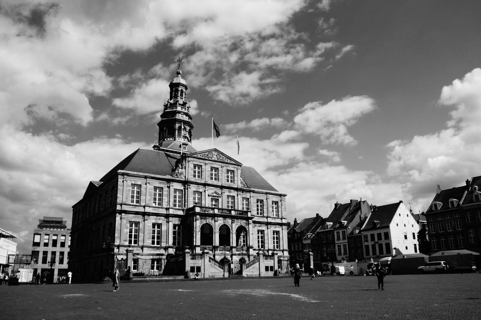 Sony DT 18-55mm F3.5-5.6 SAM II sample photo. Architecture, black, and, white photography
