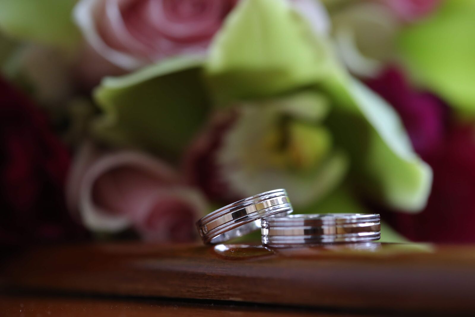 Canon EOS 6D + Canon EF 100mm F2.8 Macro USM sample photo. Wedding ring, rings, gold photography