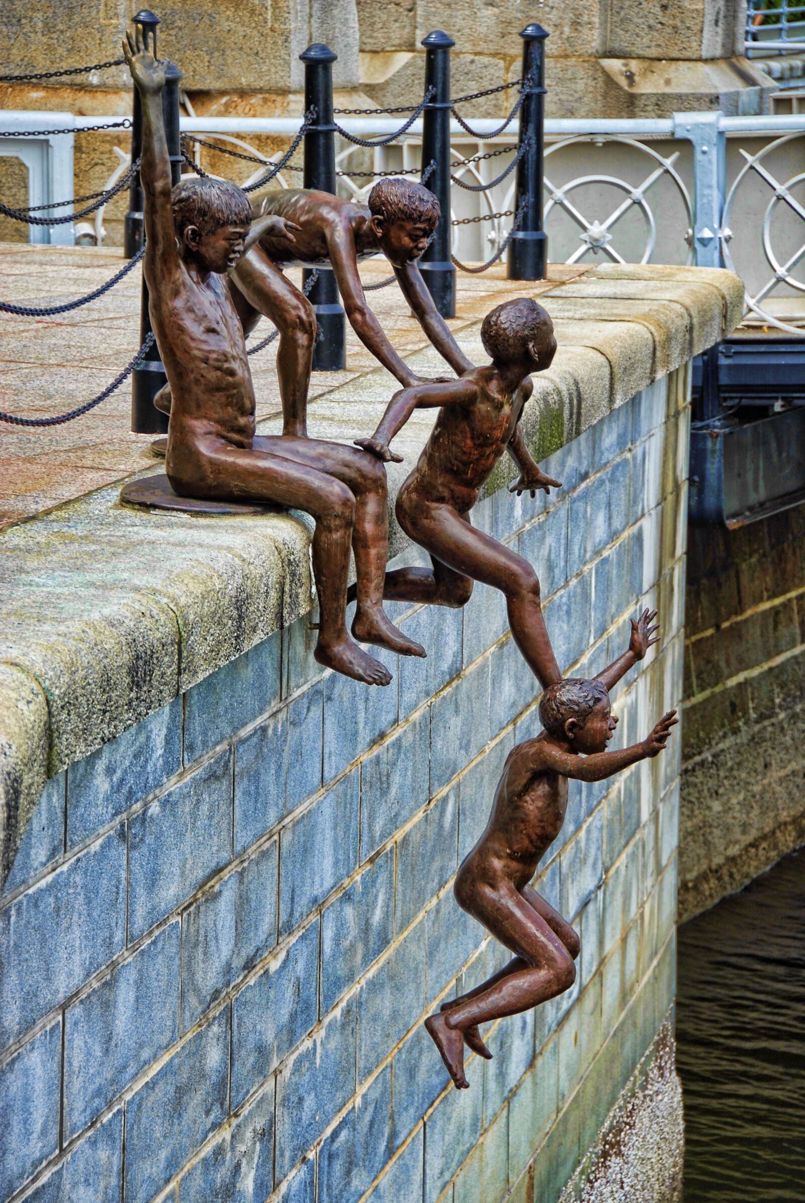 Nikon D200 sample photo. Singapore, sculpture, asia photography