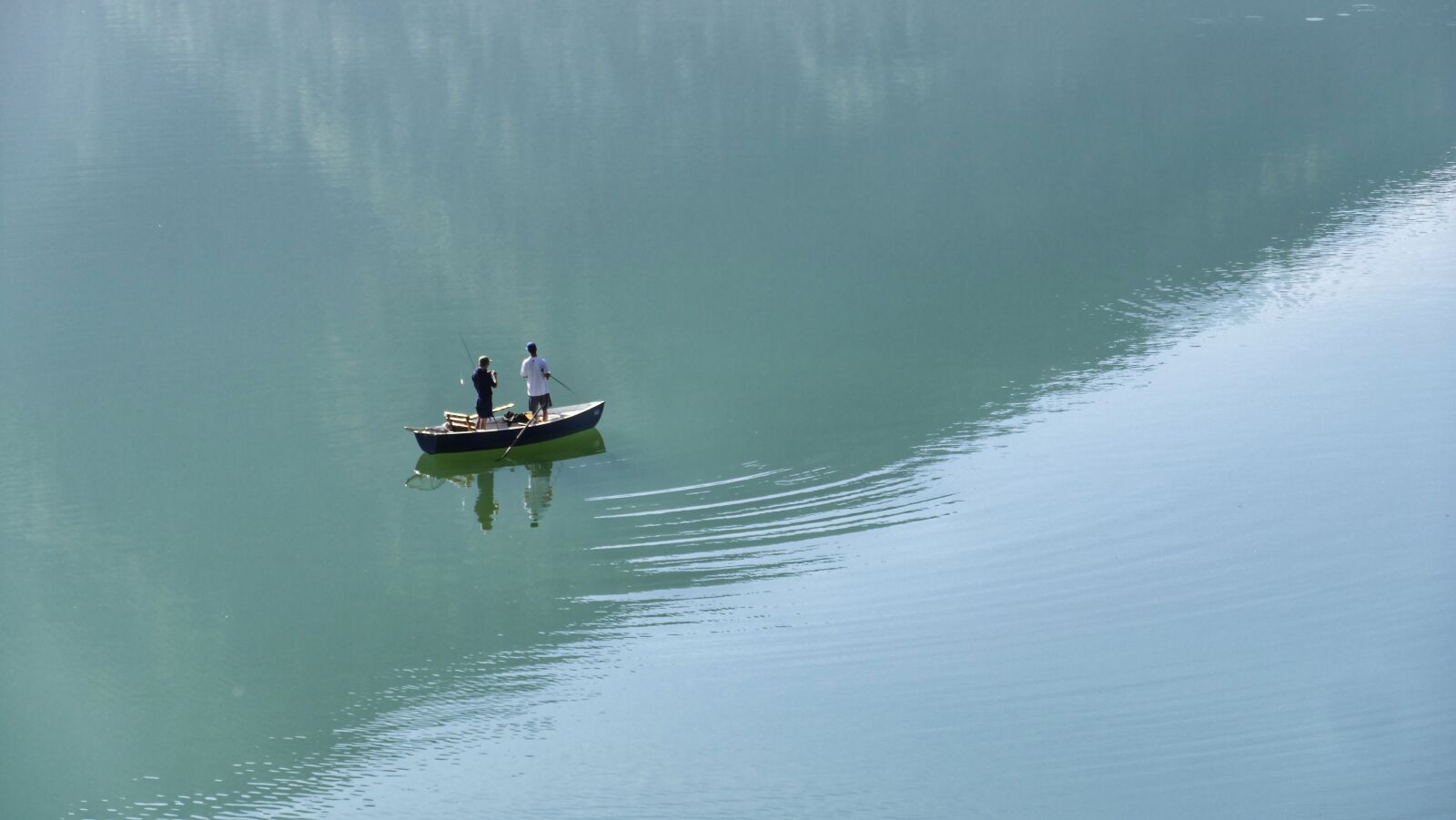 Panasonic Lumix DMC-FZ1000 sample photo. Angler, lake, water photography