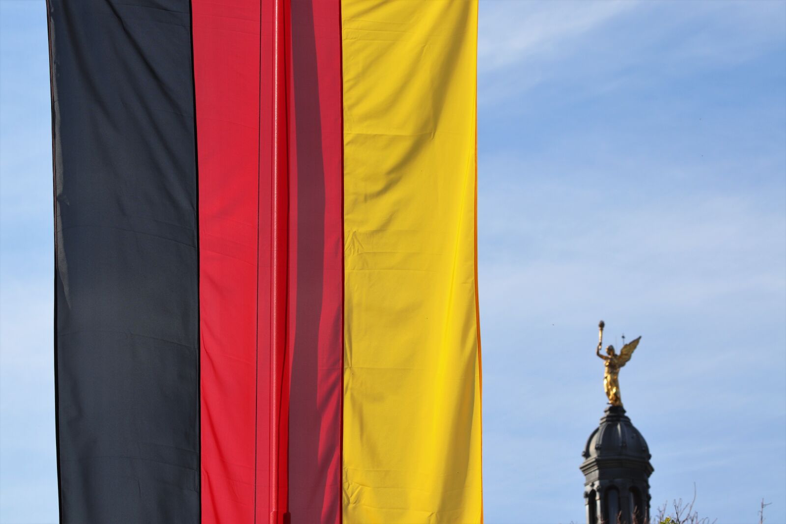 Canon EOS 200D (EOS Rebel SL2 / EOS Kiss X9) sample photo. Flag, german, symbol photography