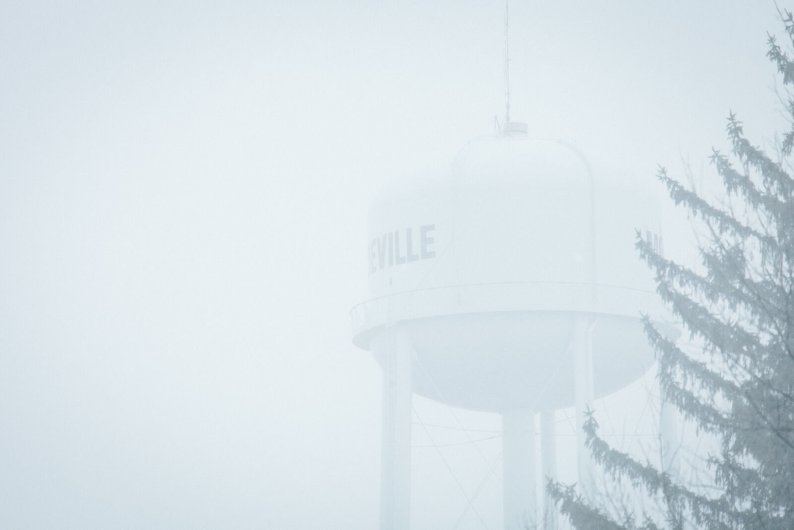 Canon EF 70-200mm F4L IS USM sample photo. Fog, snow, weather photography