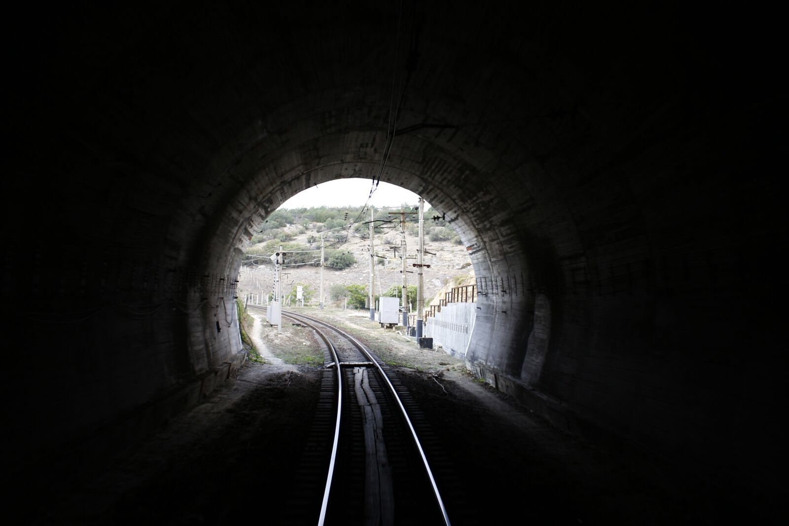 Canon EOS 100D (EOS Rebel SL1 / EOS Kiss X7) sample photo. Tunnel, railway, train photography