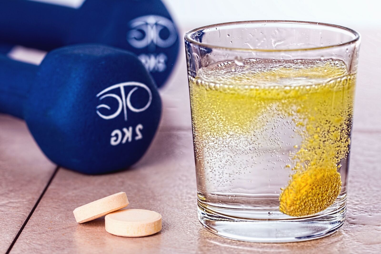 Canon EOS 70D sample photo. Vitamin, pill, water, weight photography