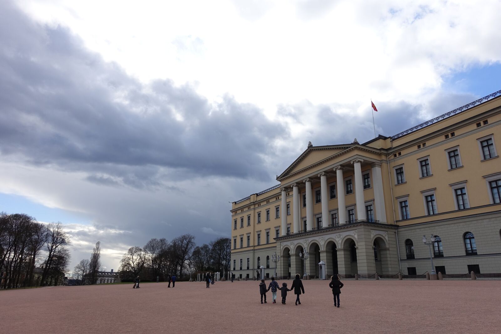 Sony Cyber-shot DSC-RX100 III sample photo. Castle, royal palace, tourism photography