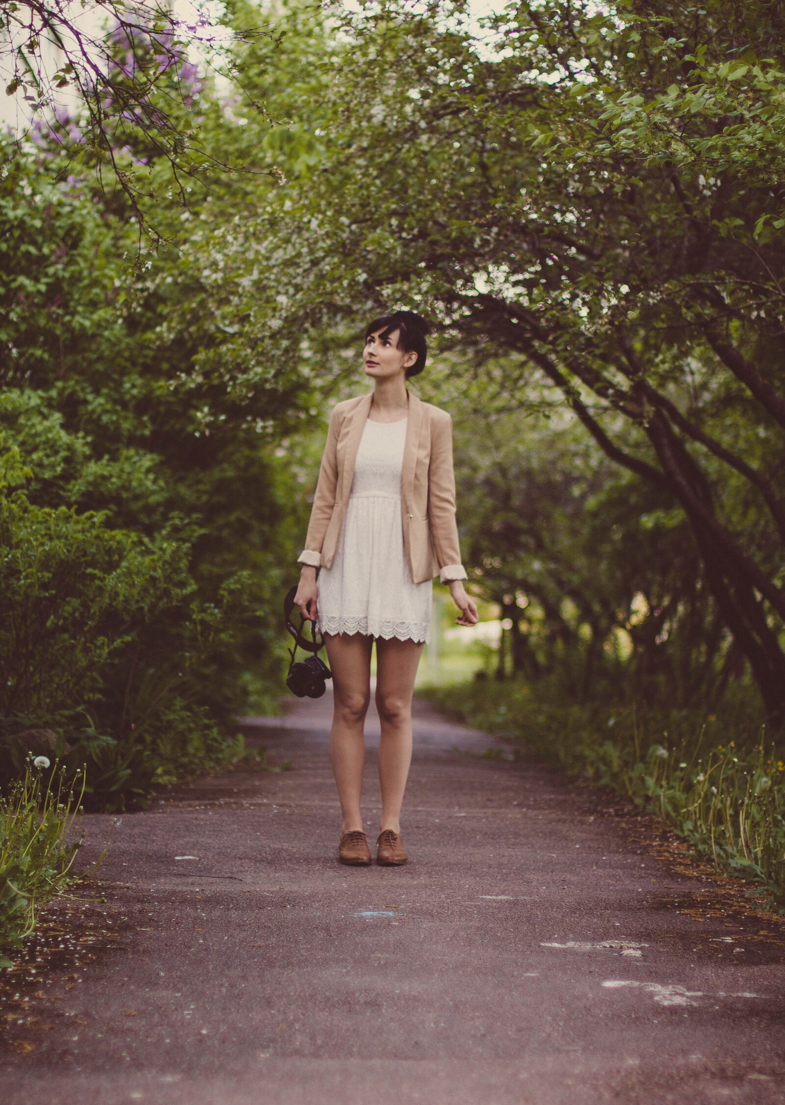 Canon EOS 760D (EOS Rebel T6s / EOS 8000D) + Canon EF 50mm F1.4 USM sample photo. Woman, in, beige, blazer photography