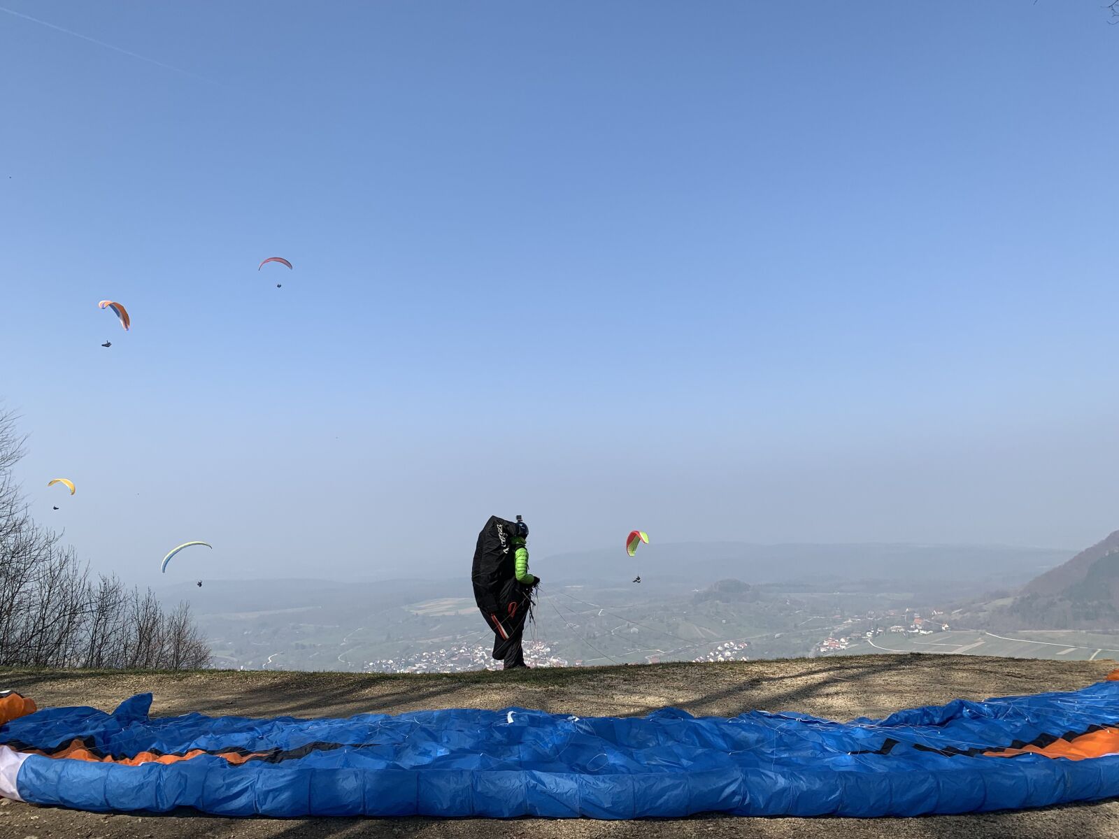Apple iPhone XR sample photo. Paragliding, thermals, flying photography