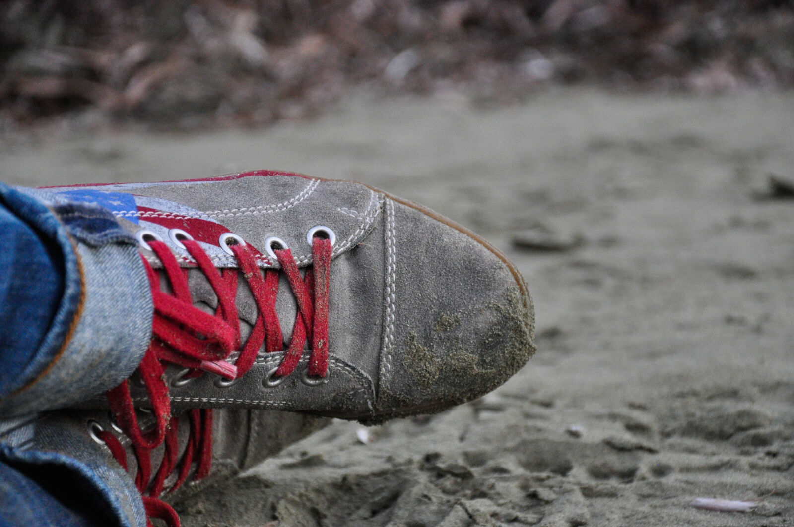 Nikon D90 sample photo. Jeans, red, sand, shoe photography
