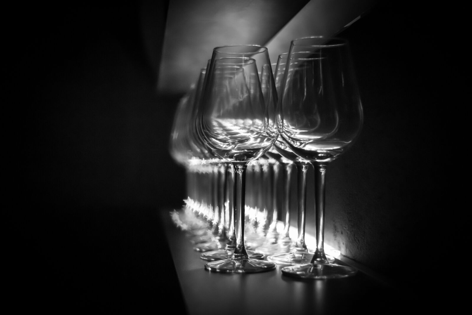 Canon EF 50mm F1.8 II sample photo. Glasses, bar, dark photography