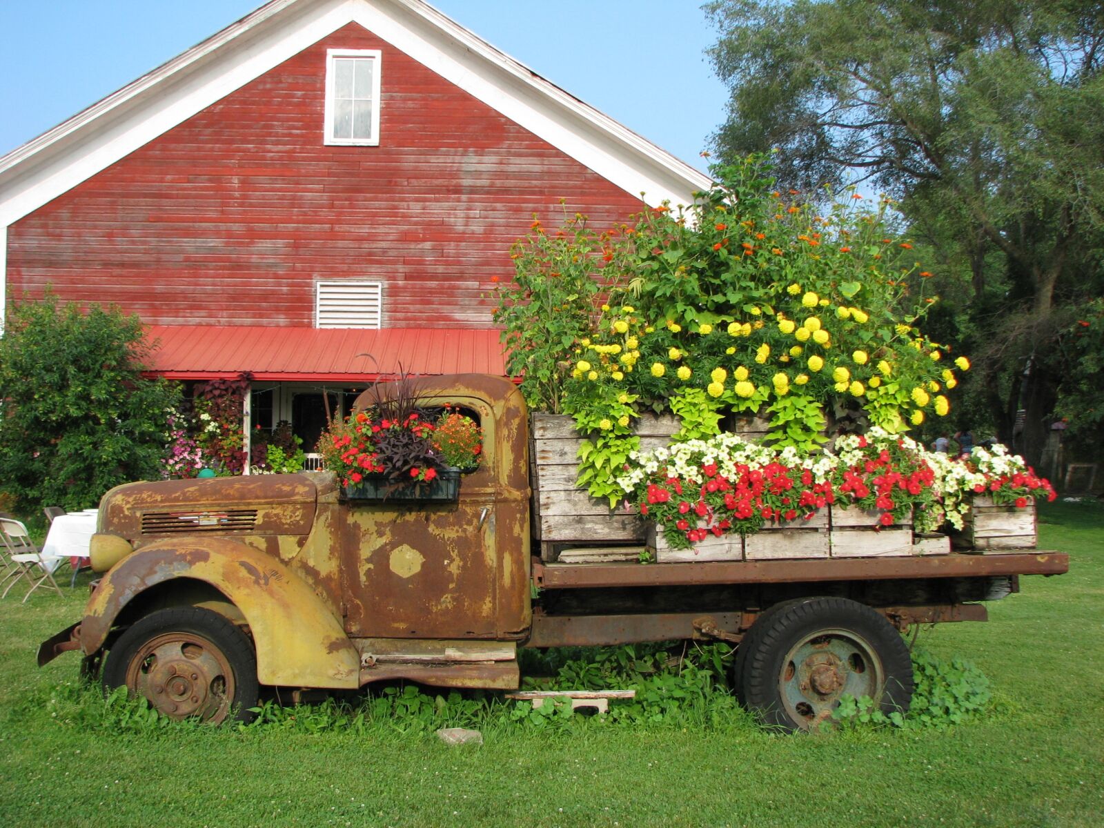 Canon POWERSHOT S5 IS sample photo. Truck, side, vehicle photography