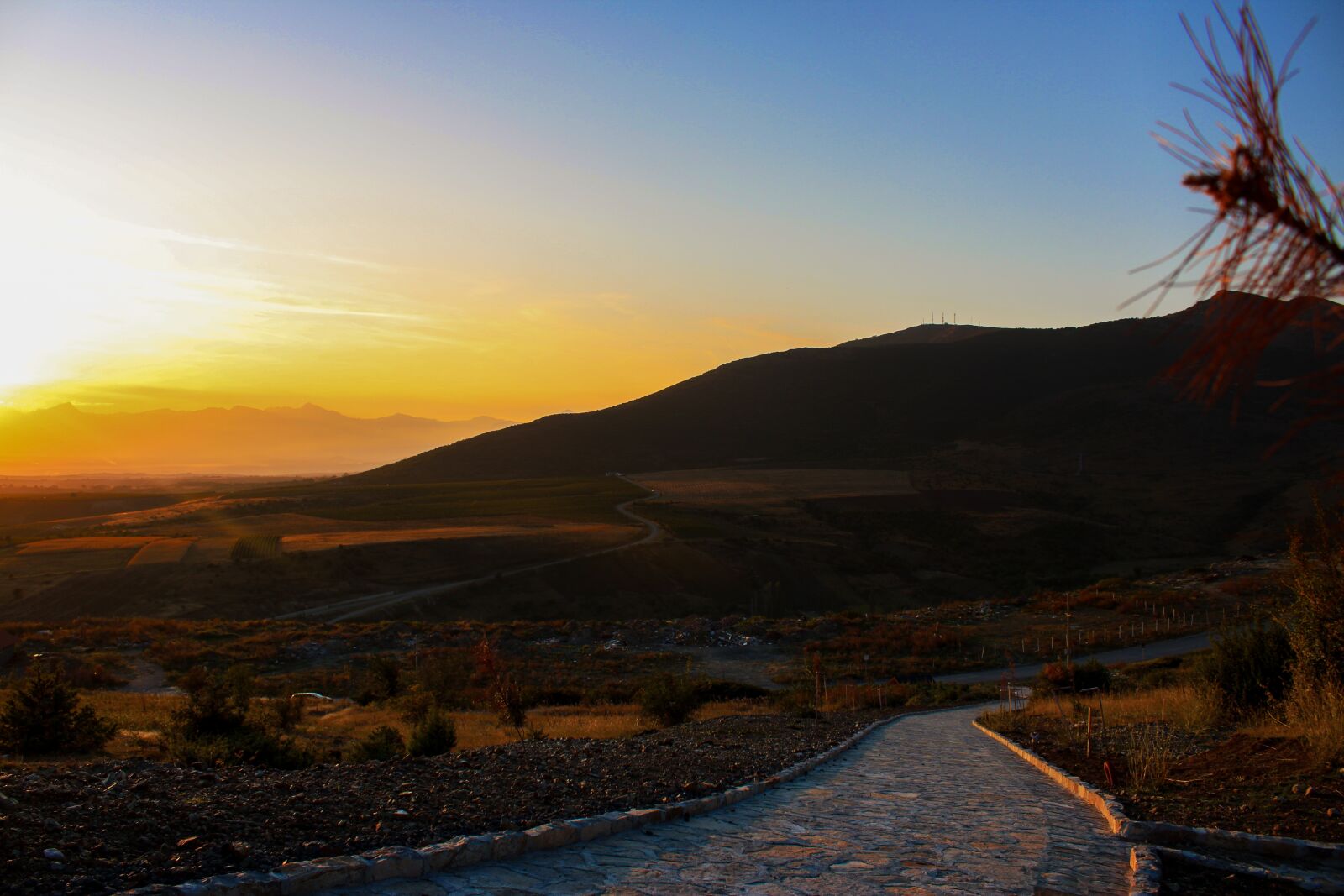 Canon EOS 2000D (EOS Rebel T7 / EOS Kiss X90 / EOS 1500D) sample photo. Sunset, nature, landscape photography
