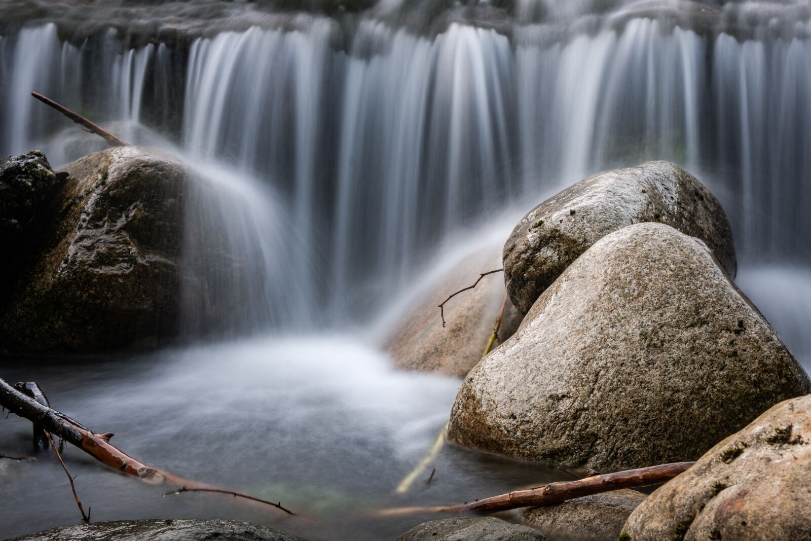 Nikon D7200 sample photo. Waterfall, rock, stones photography
