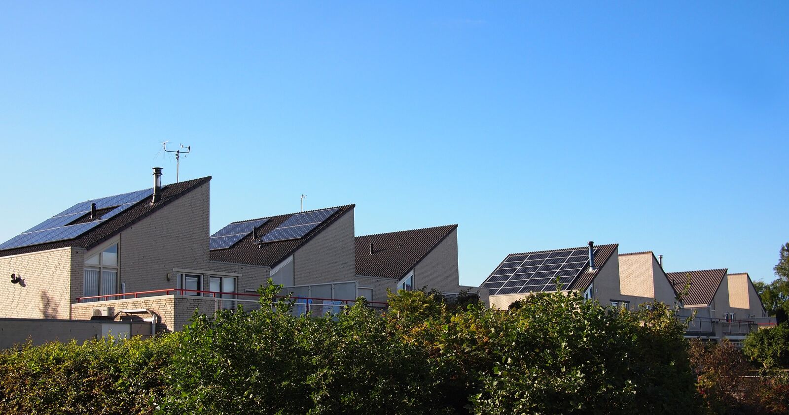 Olympus PEN E-PL1 sample photo. Netherlands, almere, solar panels photography
