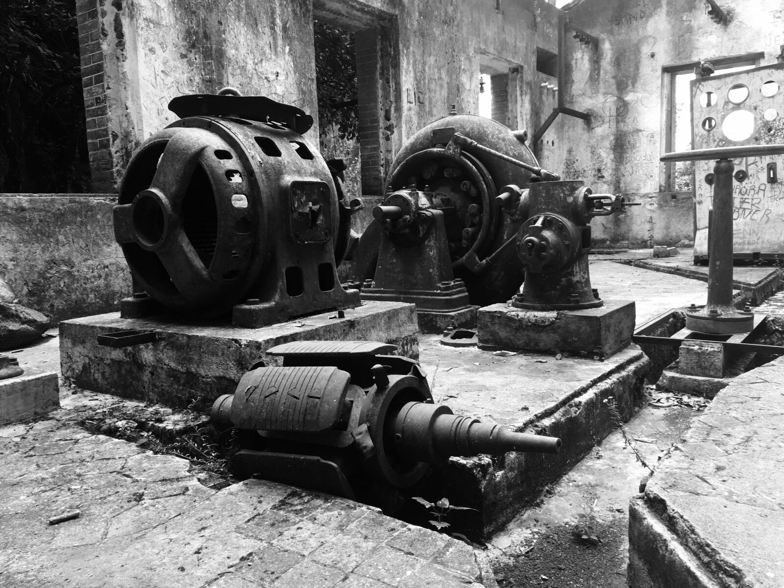 Apple iPhone 6s sample photo. Machinery, pump, water photography