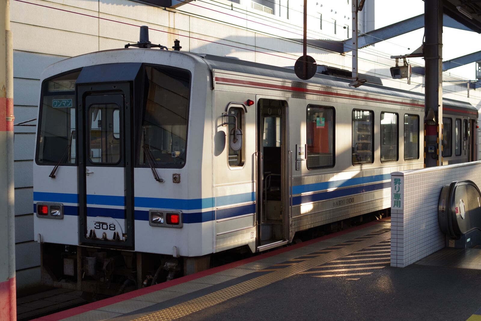 Pentax K-S1 sample photo. Izumo, local trains, izumo photography