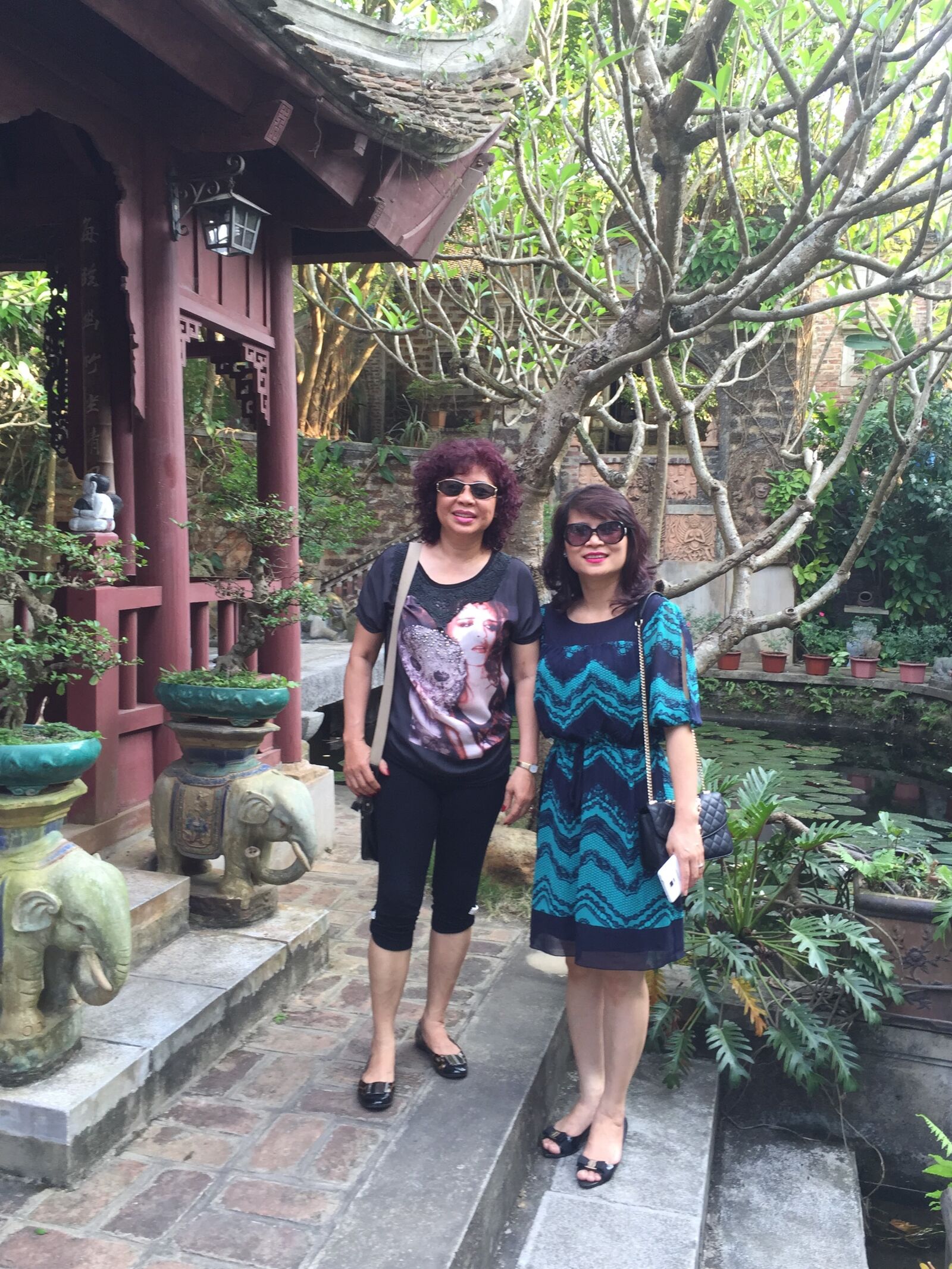 iPhone 6 Plus back camera 4.15mm f/2.2 sample photo. Sister, family, my love photography