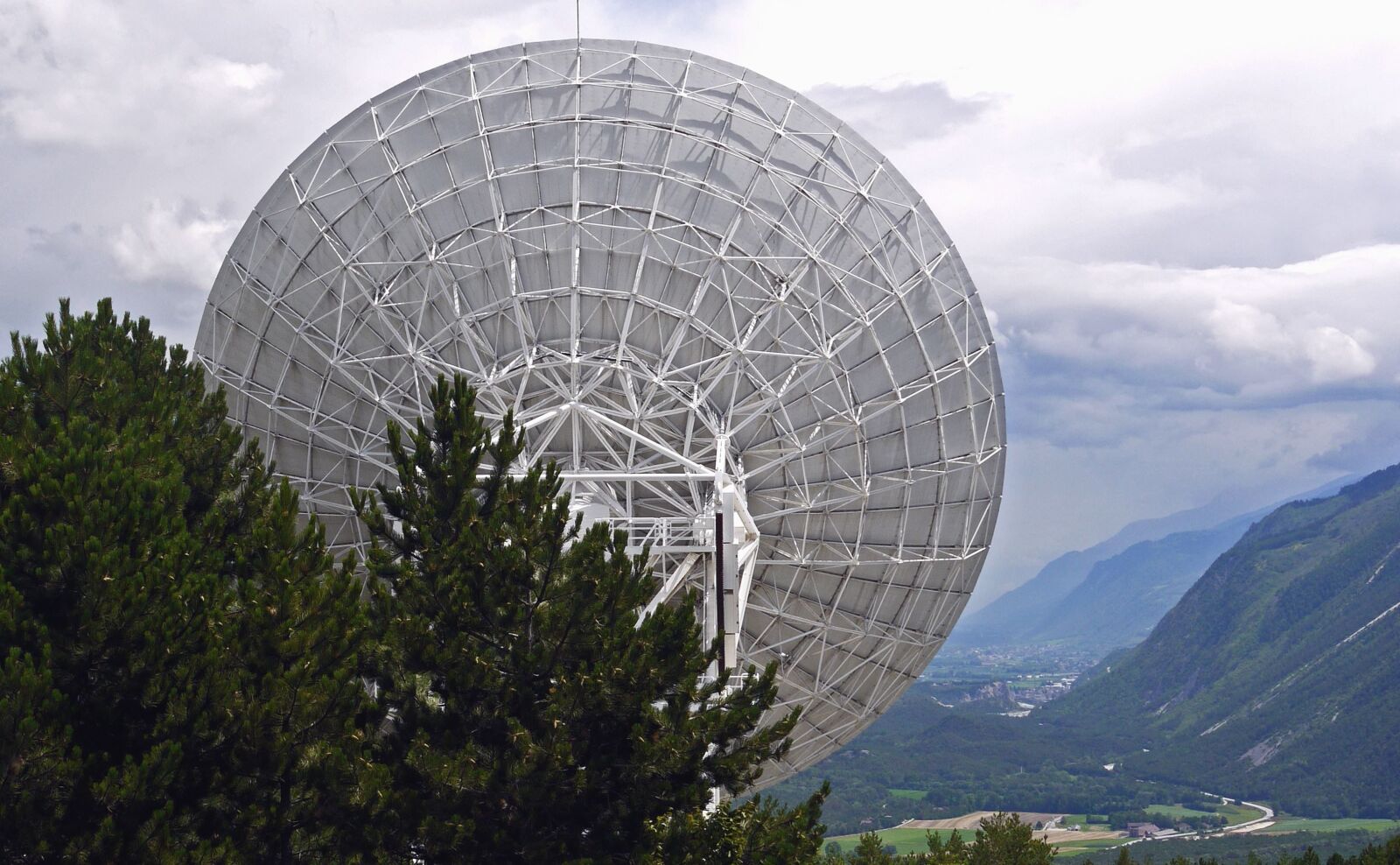Panasonic Lumix DMC-G1 sample photo. Antenna, satellite, space, communication photography