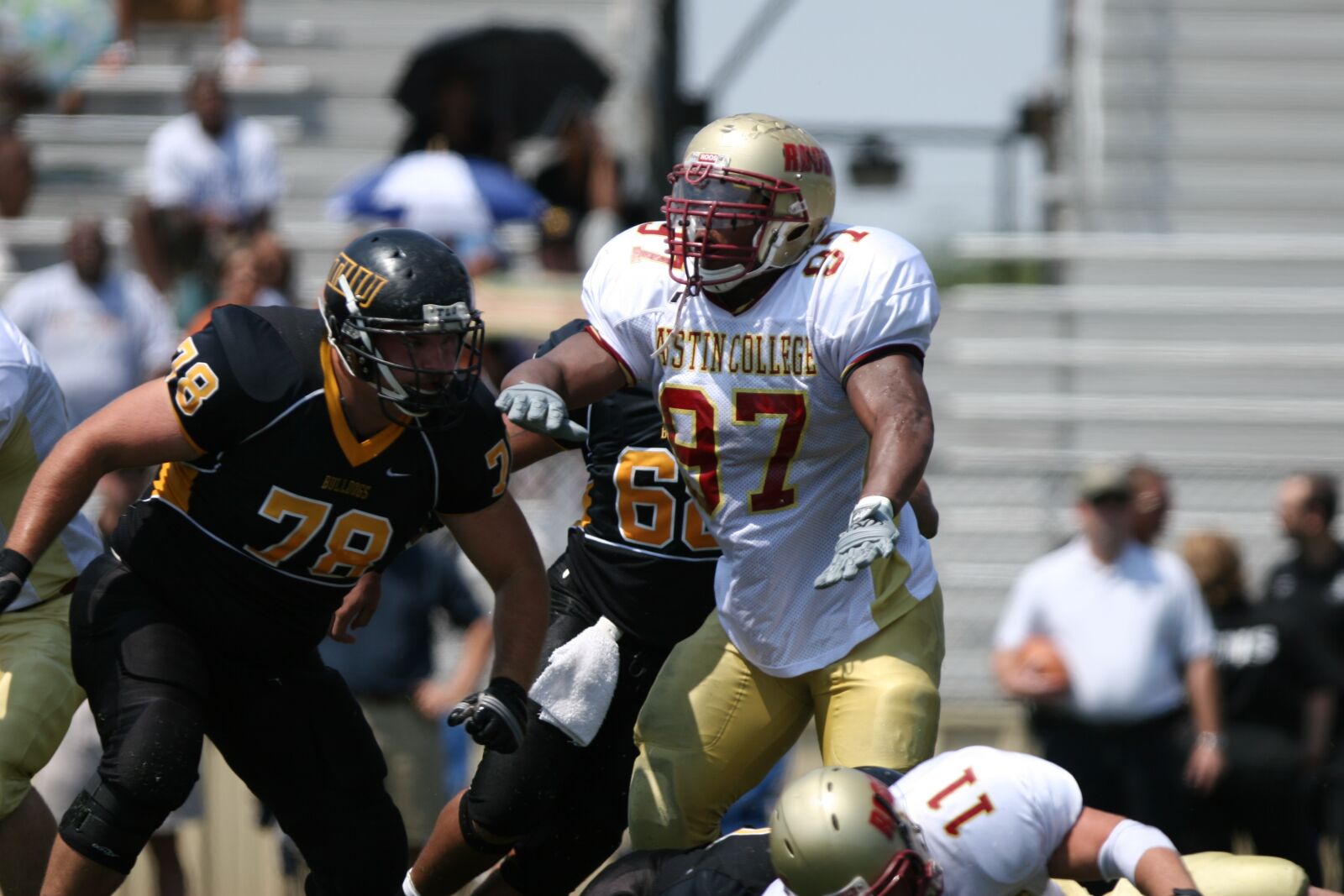 Canon EOS 20D sample photo. Football, american football, sport photography