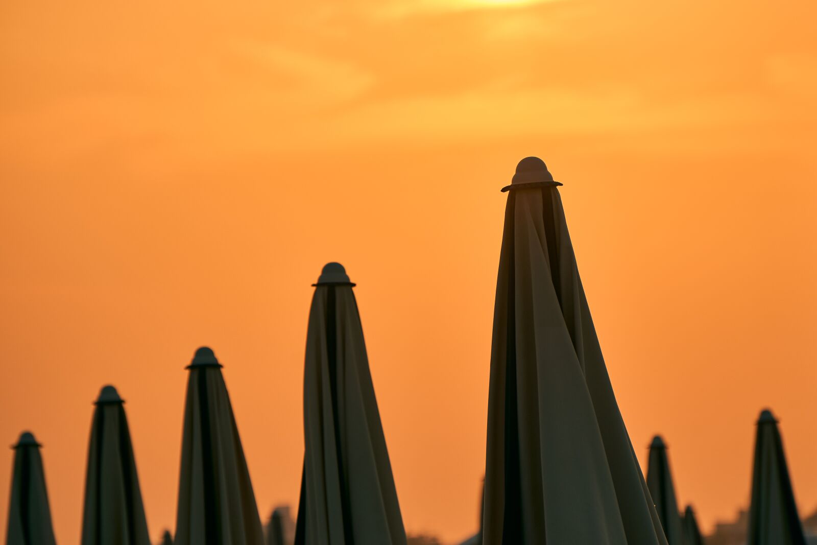 Sony E 55-210mm F4.5-6.3 OSS sample photo. Parasol, sunset, afterglow photography