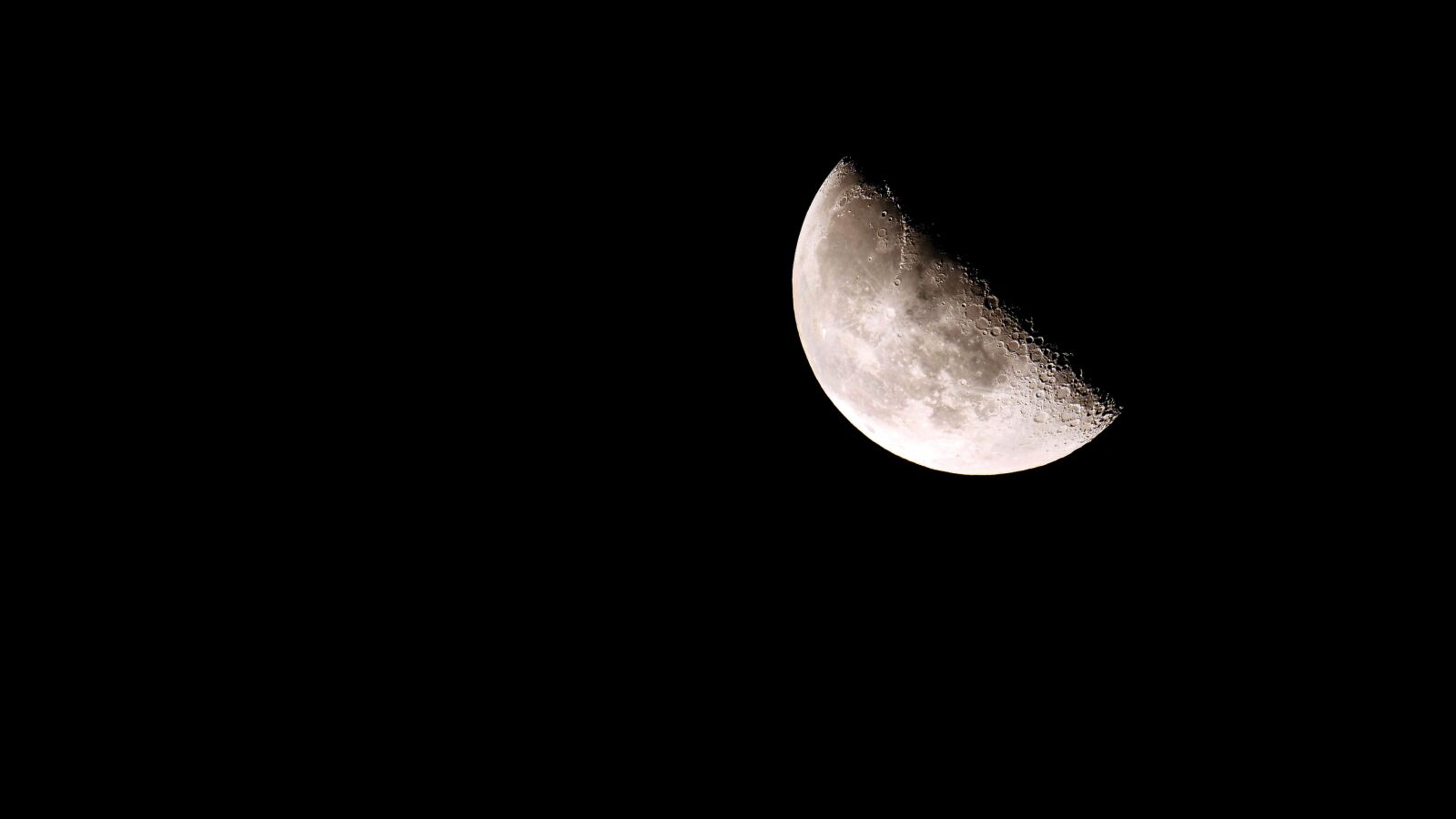 Panasonic Lumix DC-G9 sample photo. Moon, satellite, space photography