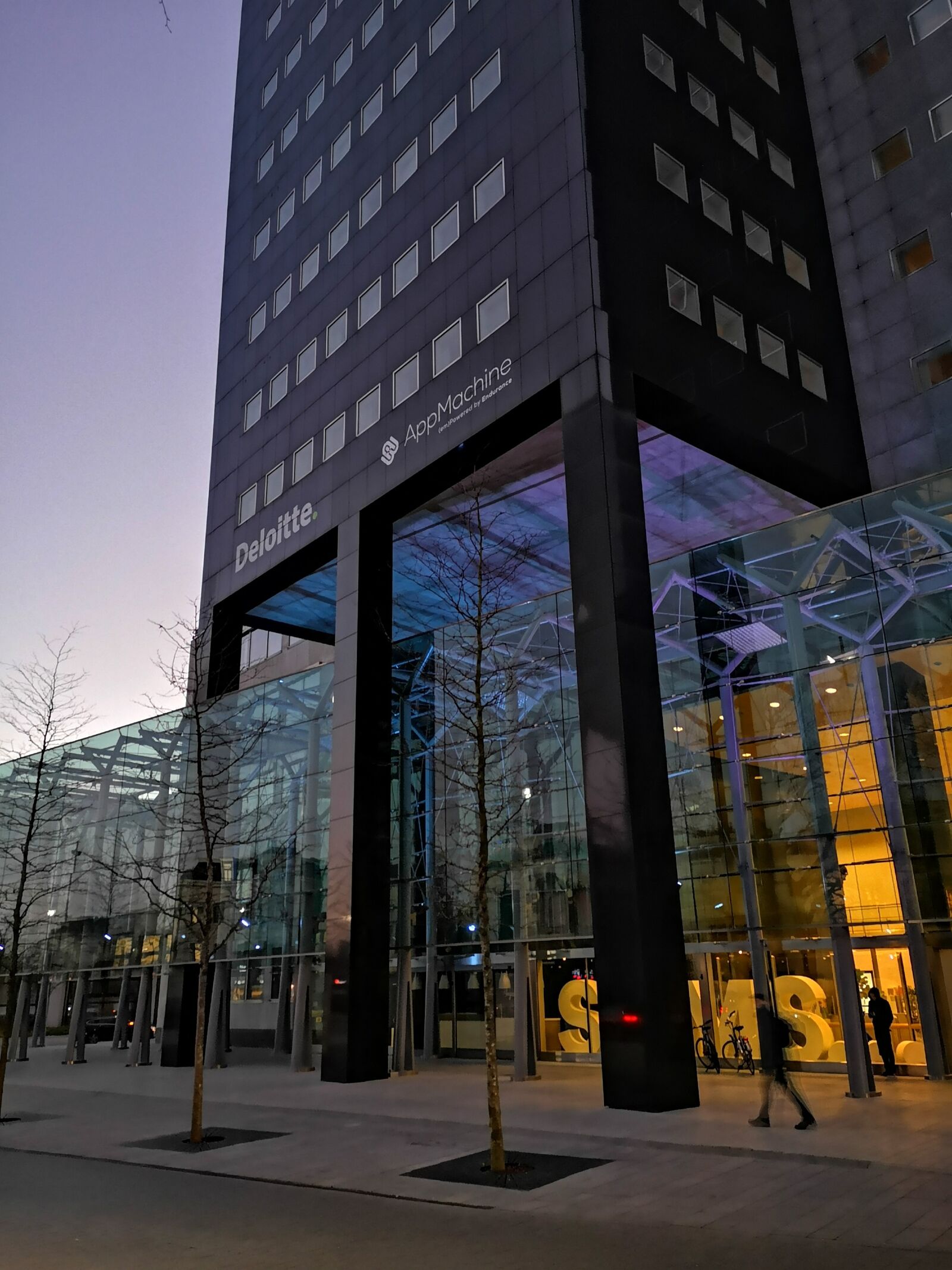 HUAWEI P20 sample photo. Building, twilight, city photography