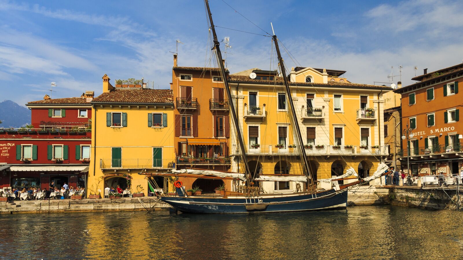 Canon EOS 650D (EOS Rebel T4i / EOS Kiss X6i) sample photo. Port, malcesine, garda photography