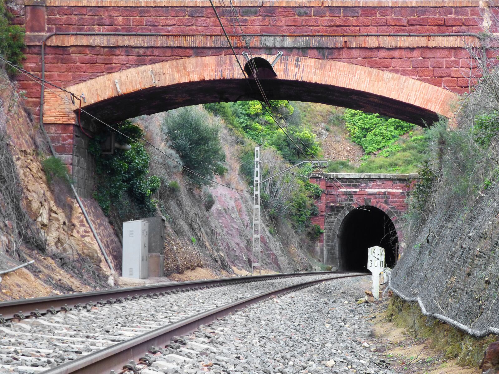 Panasonic Lumix DMC-FZ70 sample photo. Railway, online, via photography