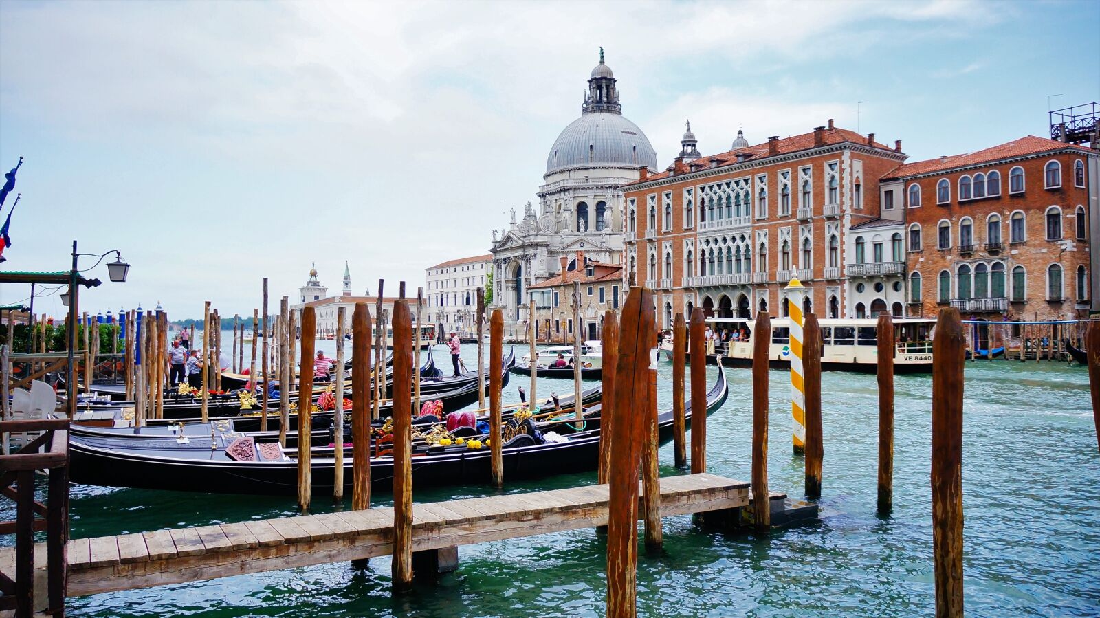 Sony Alpha NEX-5N sample photo. Channel, water, gondolas photography