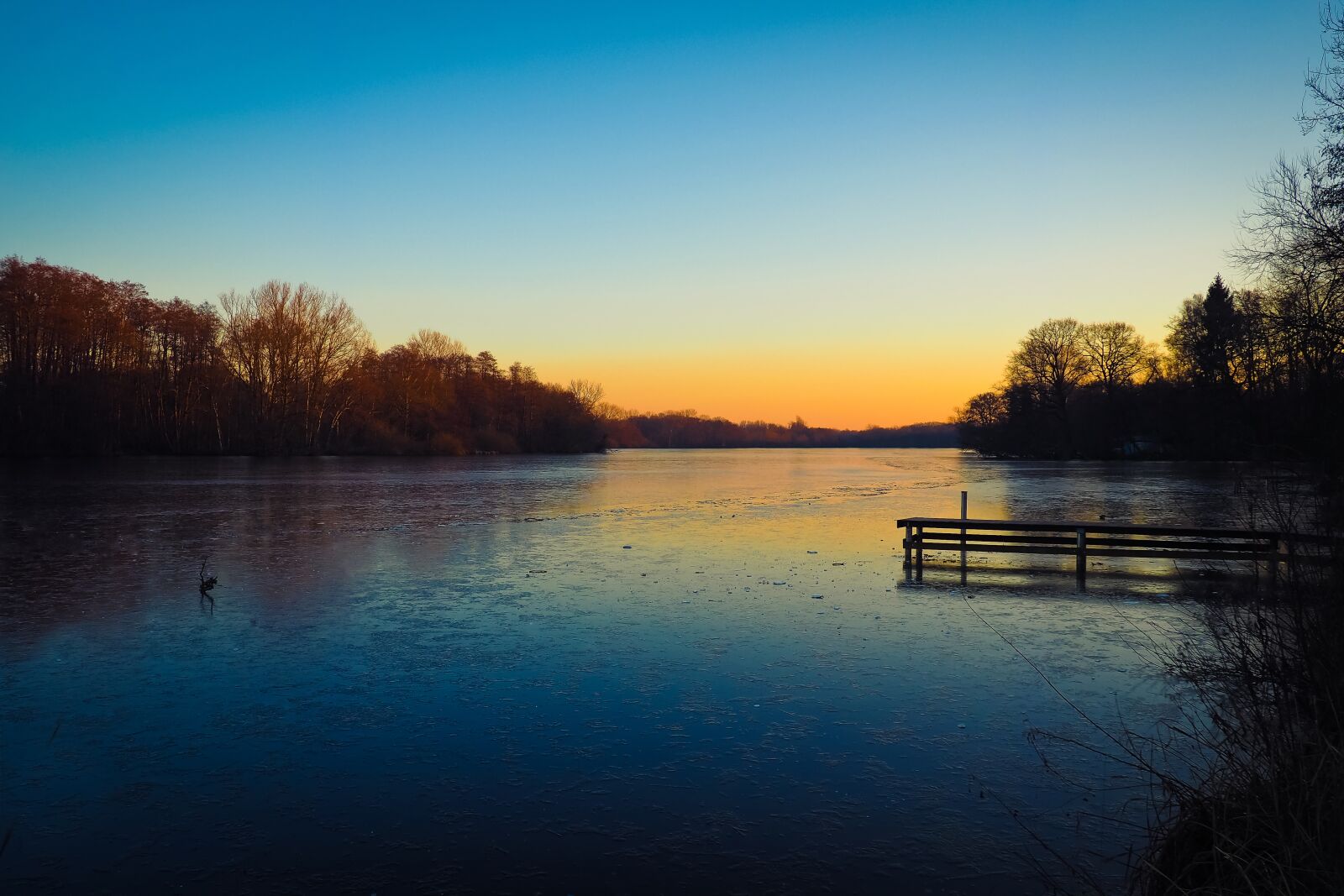 Olympus OM-D E-M10 sample photo. Landscape, lake, nature photography