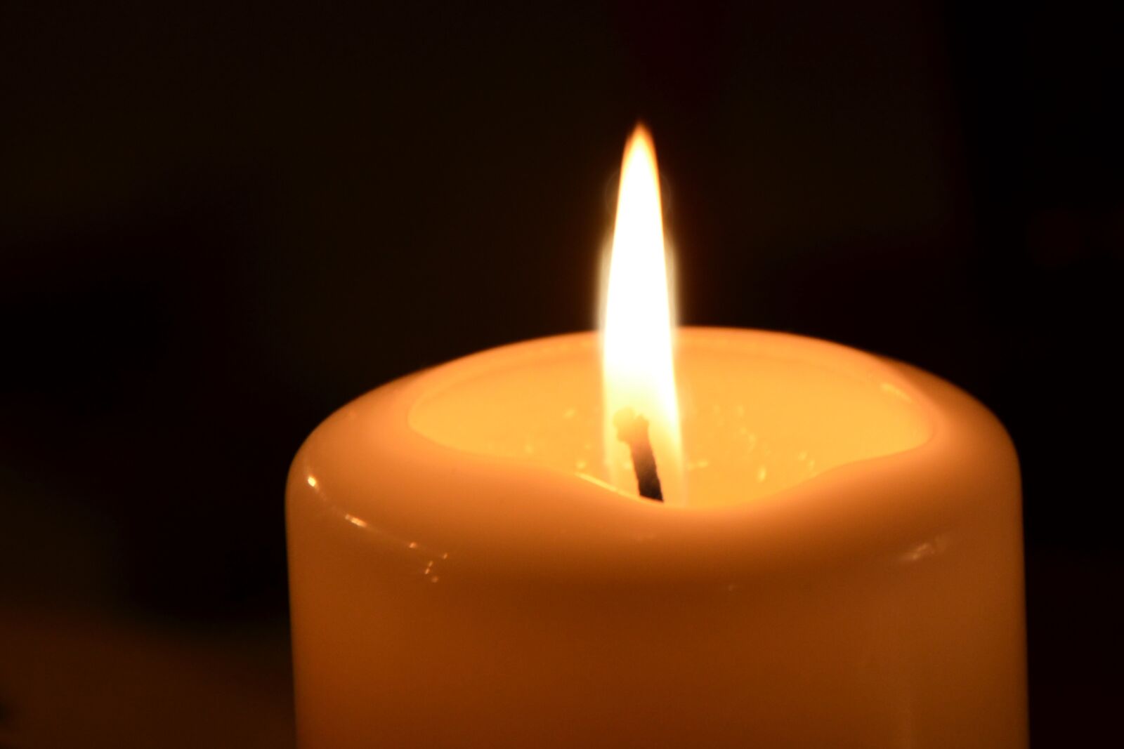 Nikon D5100 sample photo. Candle, candlelight, shimmer photography