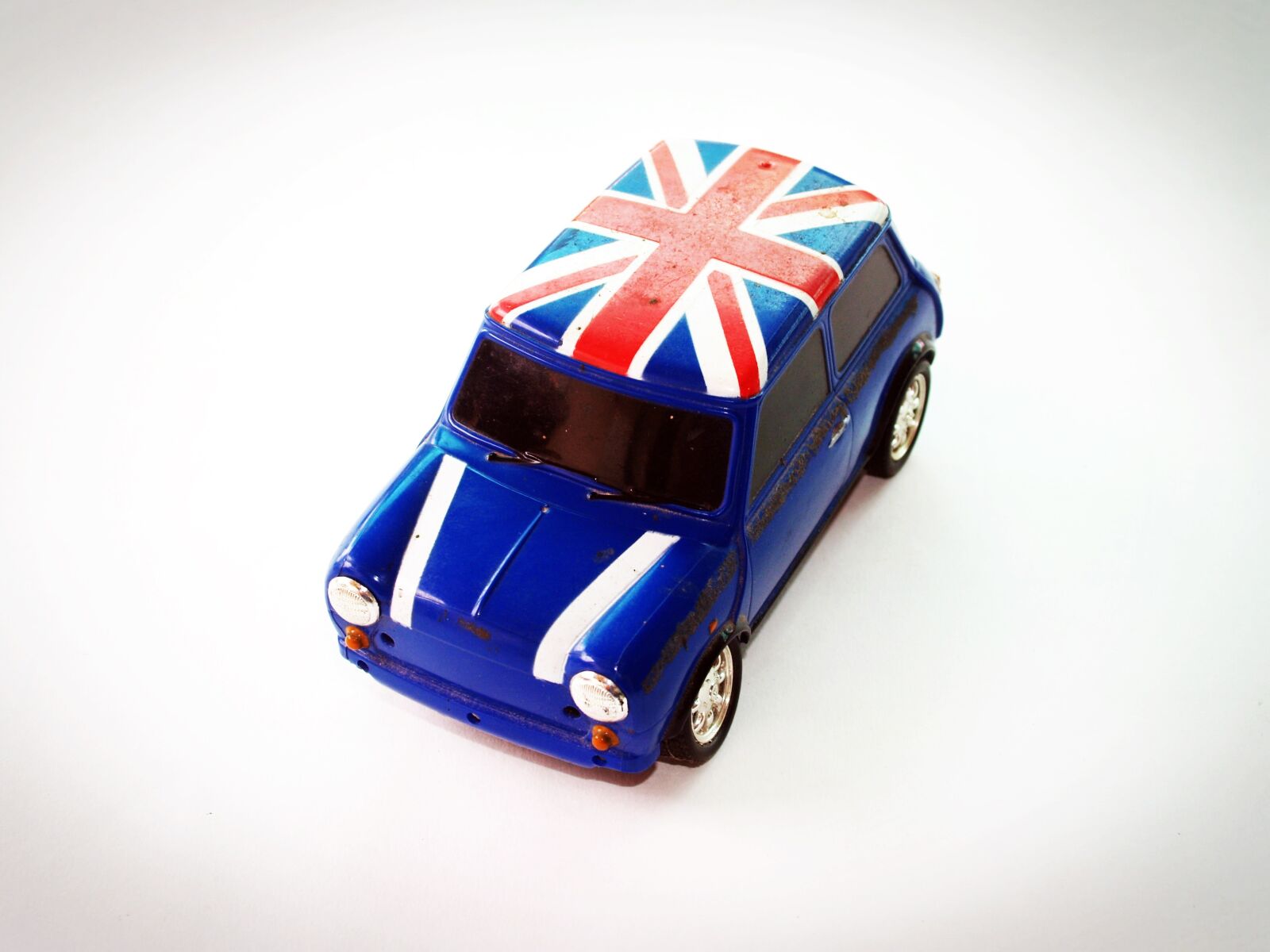 Olympus E-300 (EVOLT E-300) sample photo. Car, toy, fiat photography
