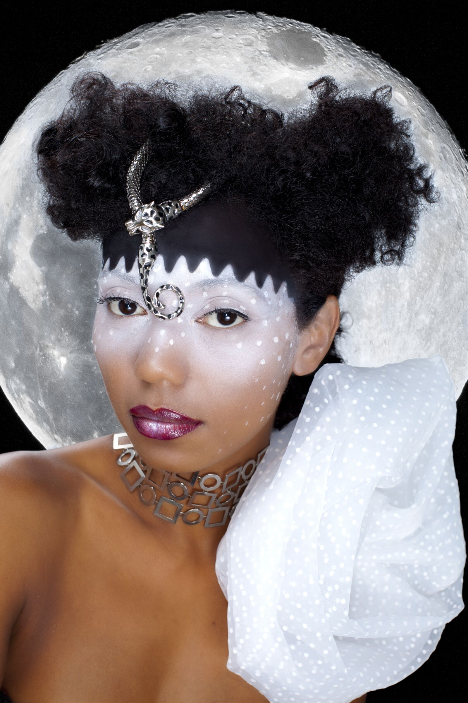 Canon EOS 5D Mark II sample photo. Fashion, moon, nice photography