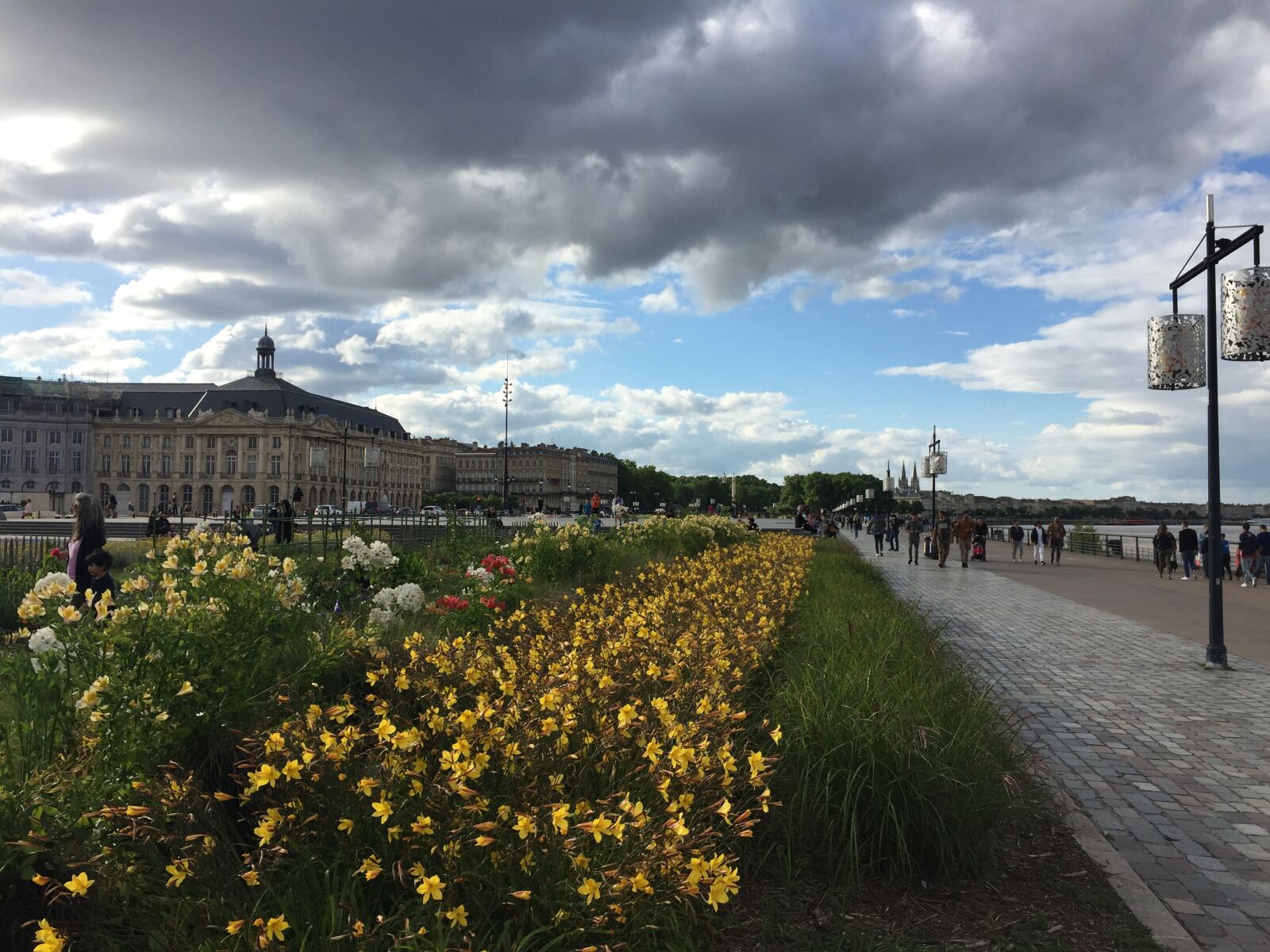 iPhone 6 back camera 4.15mm f/2.2 sample photo. Bordeaux, france, city photography