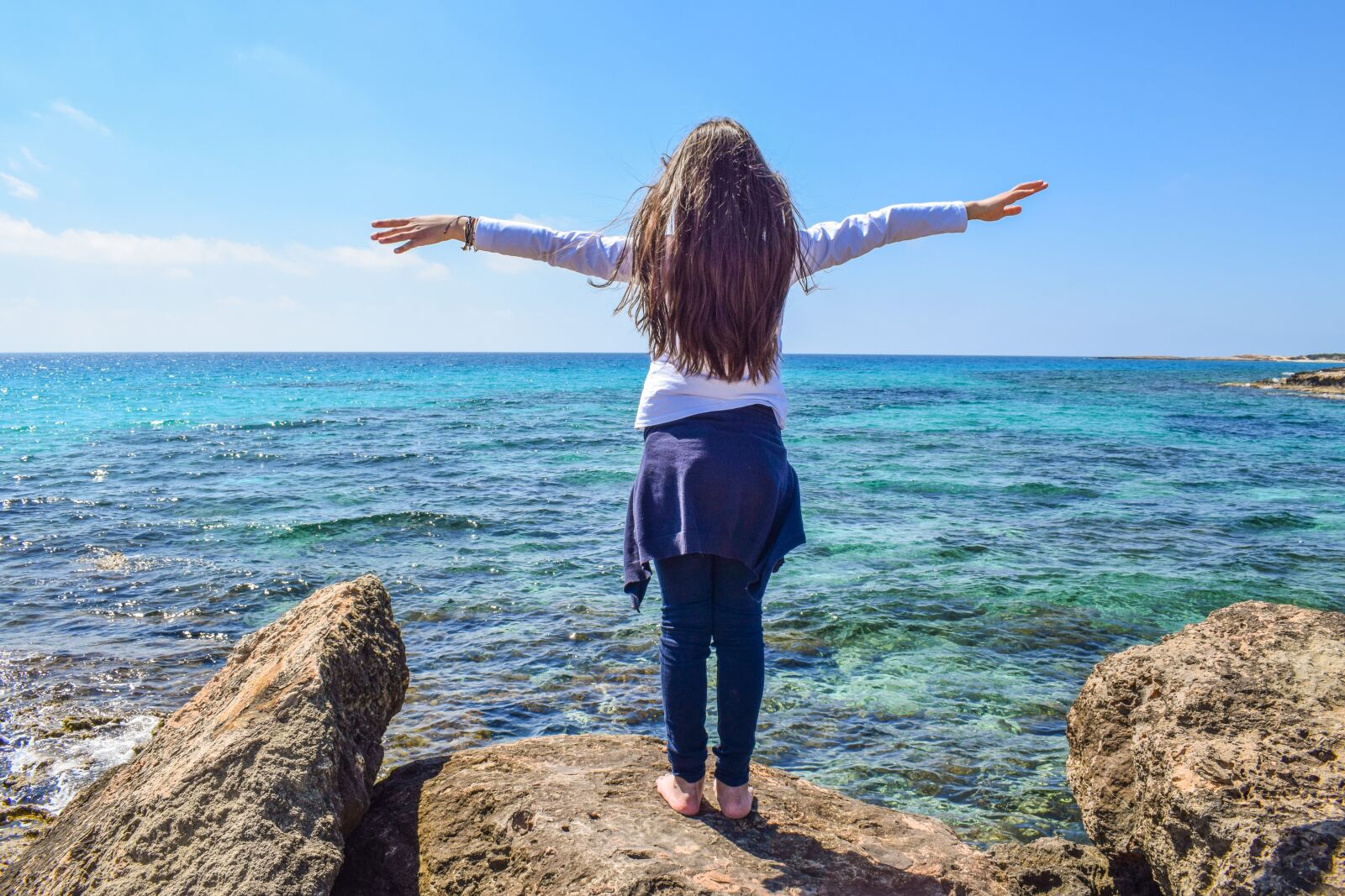 Nikon D3300 sample photo. Girl, sea, horizon photography