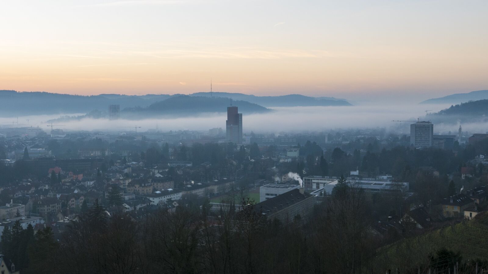 Panasonic Lumix DMC-LX100 sample photo. Winterthur, twilight, fog photography