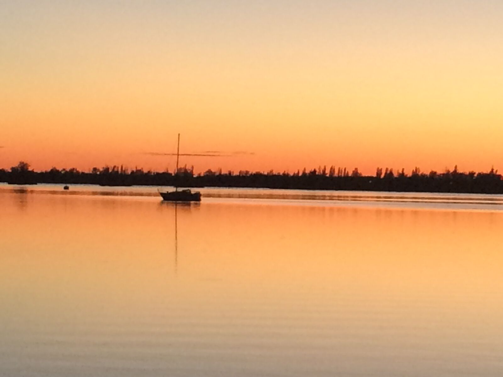 iPhone 5s back camera 4.15mm f/2.2 sample photo. Sunset, sailboat, boat photography