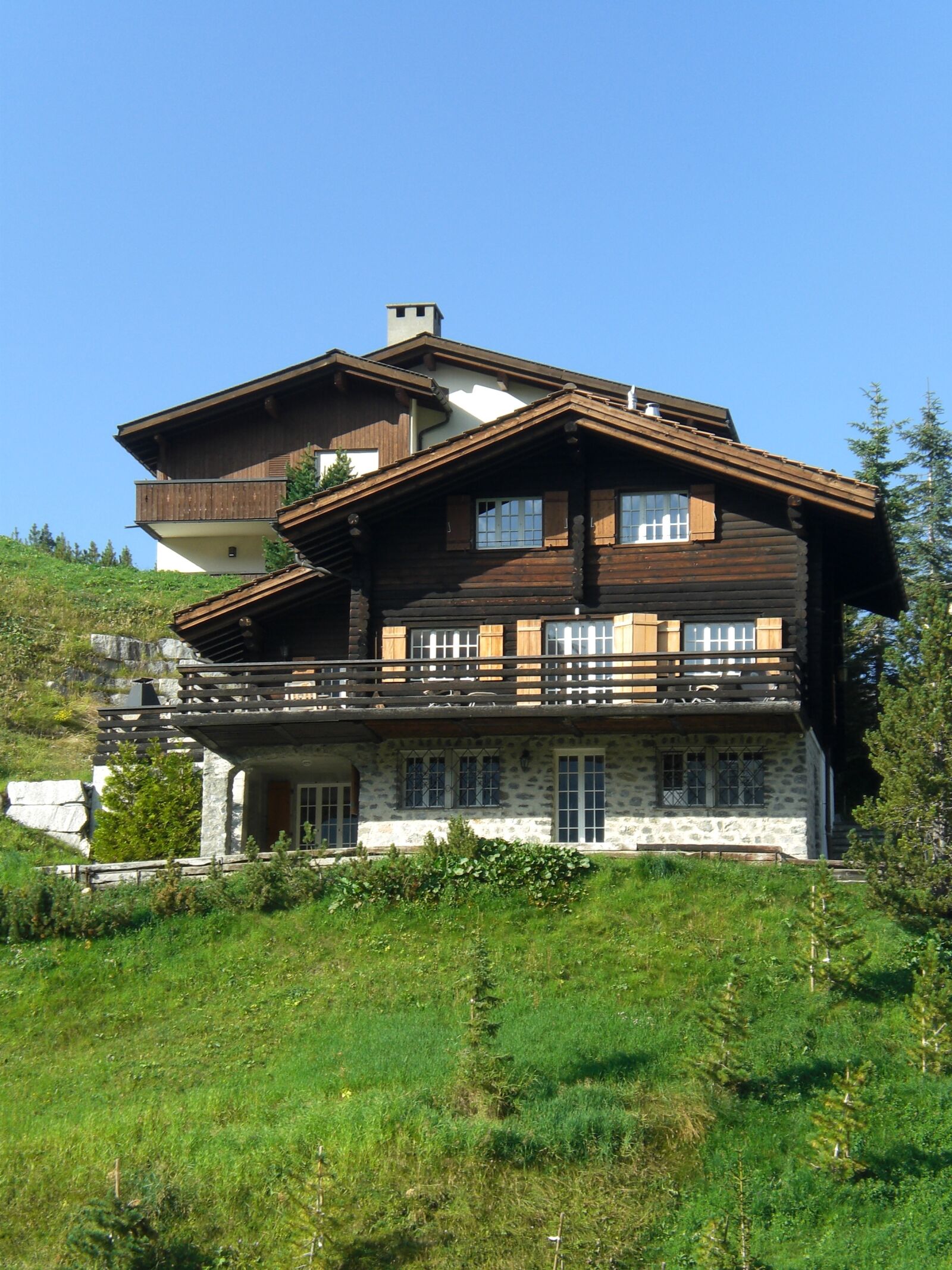 CASIO EX-Z77 sample photo. Switzerland, house, mountains photography