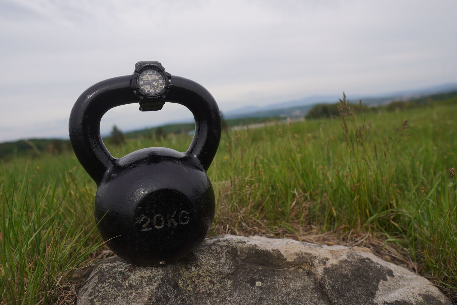 Sony a6400 + Sigma 16mm F1.4 DC DN | C sample photo. Trening, kettlebell, exercise photography