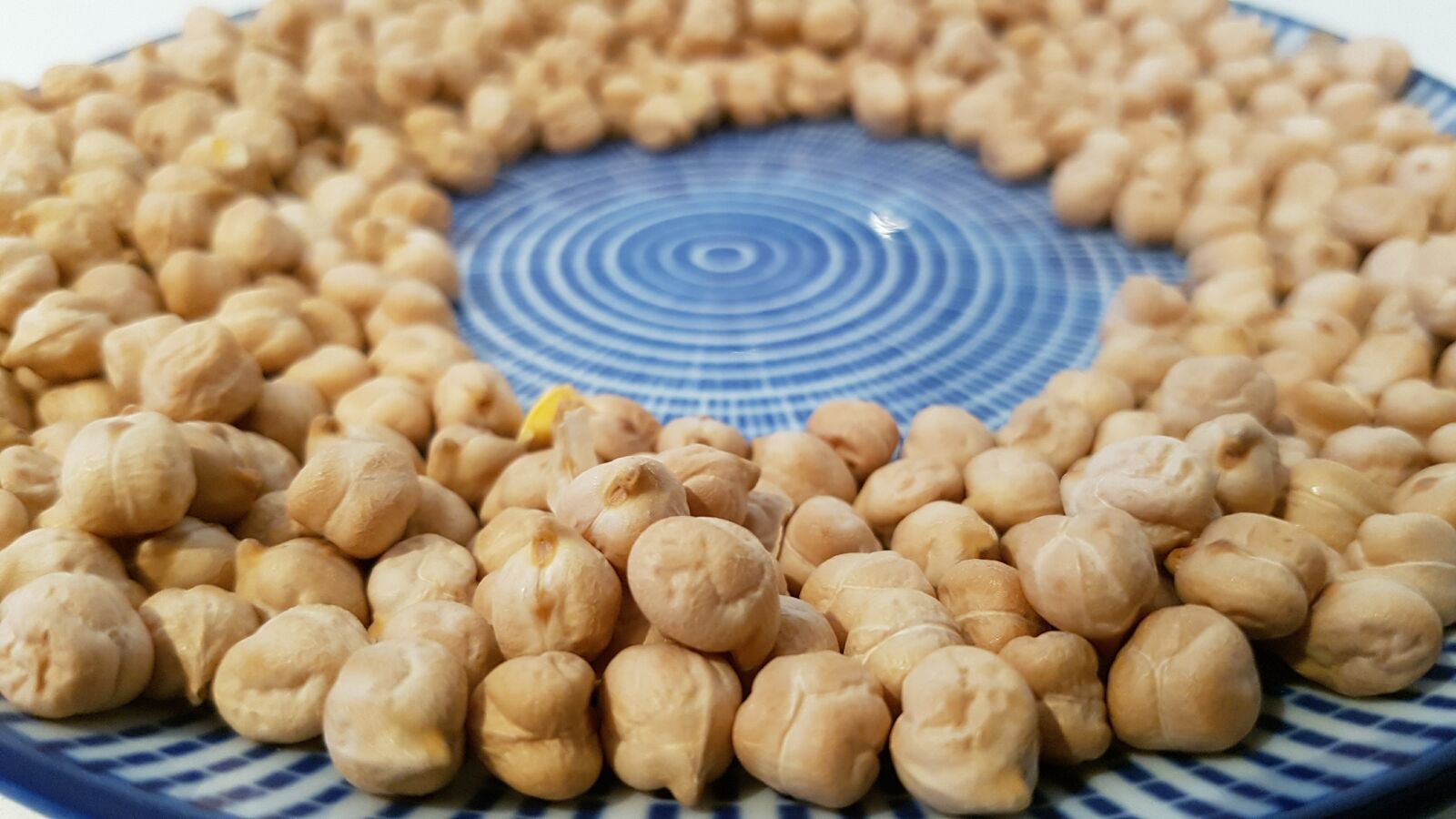 Samsung Galaxy S7 Edge sample photo. Chickpeas, organic, food photography
