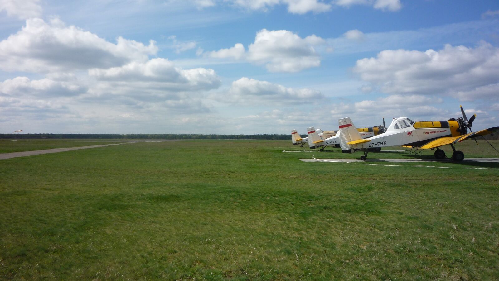 Panasonic DMC-LZ10 sample photo. Airport, the plane, toruń photography