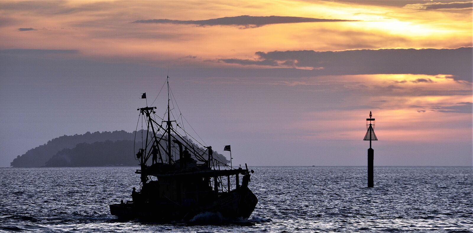 Nikon D5100 sample photo. Sunset, evening, fishing photography