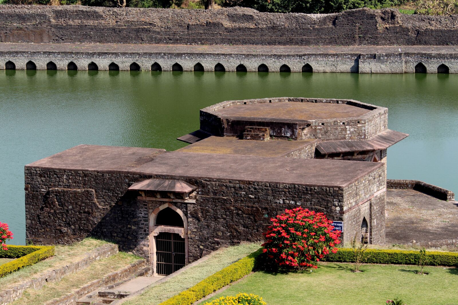 Canon EOS 700D (EOS Rebel T5i / EOS Kiss X7i) sample photo. Architecture, water, travel photography